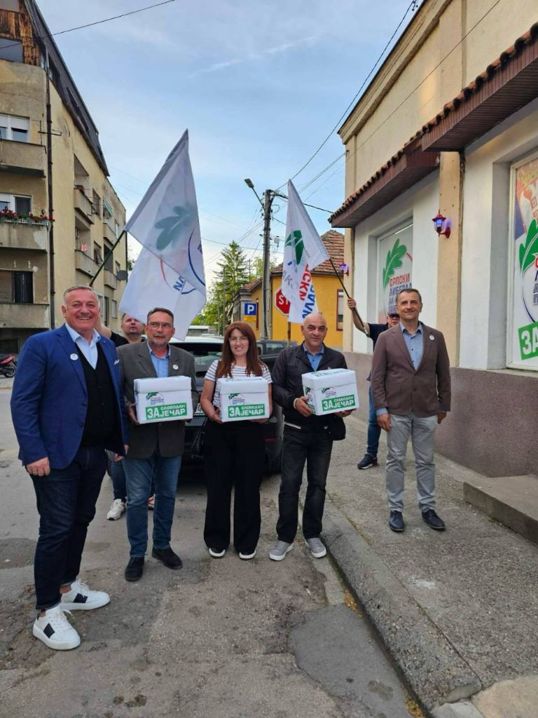 Ko je u Zaječaru na listi Srpski liberali – da se struka pita – Vladimir Kovačević: „8. juna zaokruži 8“ Vladimir KOVACEVIC NOVA DA SE STRUKA PITA ZAJECAR 768x1024 1