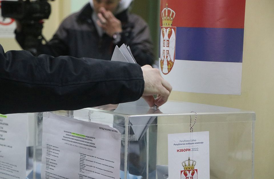 UŽIVO Lokalni izbori: Sprečen „bugarski voz“ u Negotinu, baza sa paralelnim biračkim spiskovima u Sečnju Lokalni Izbori Mionica Negotin Secanj