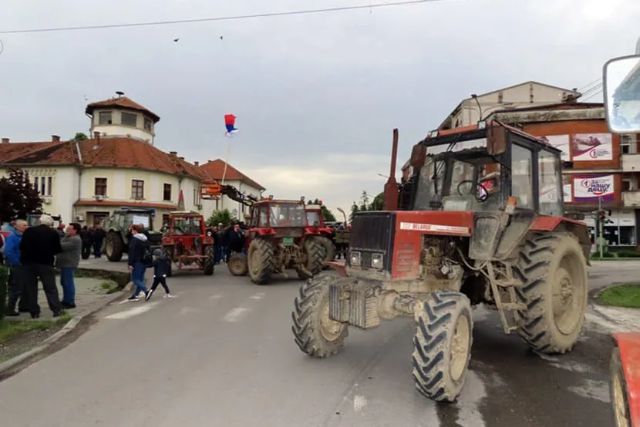 BOGATIC PROTEST POLJOPRIVREDNICI TRAKTOR 640