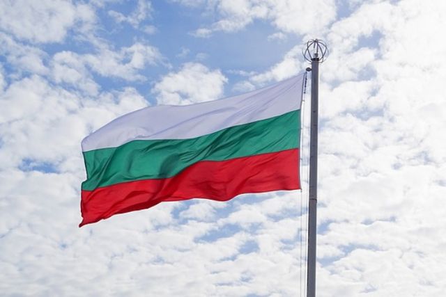 Bugarska uvodi evro iako je vlada u Sofiji pala zbog korupcije Bugarska Zastava