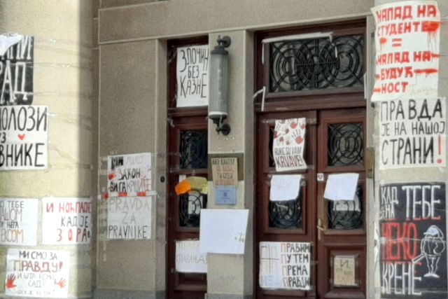 Pravni u blokadi: Vučić poručio slugama – budite lojalni i bićete nedodirljivi, a tužilaštvu – uzalud se trudite Pravni Fakultet Protest 1 1
