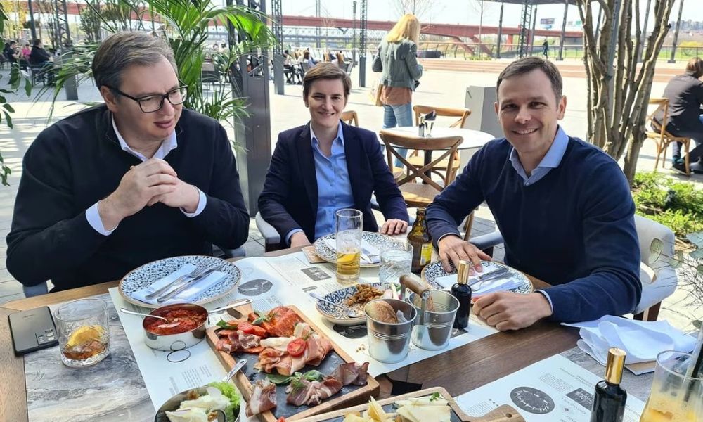 Ko su klijenti Investicionog fonda SNS: Pare uplatili i Andrej, i braća Brnabićeve i Malog Vucic Brnabic Mali 1000