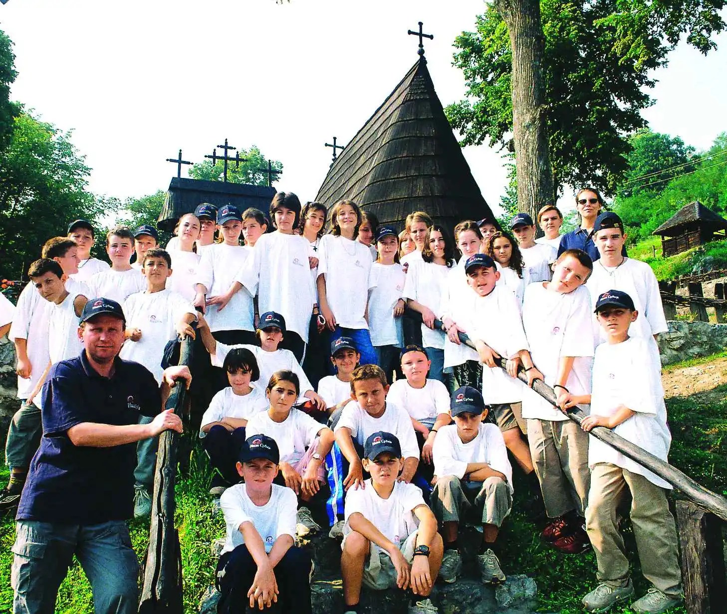 Sećanje na Letnji kamp "Naše Srbije": Sigurno utočište gde deca bez roditelja ponovo mogu da se osete zaštićeno Kamp7